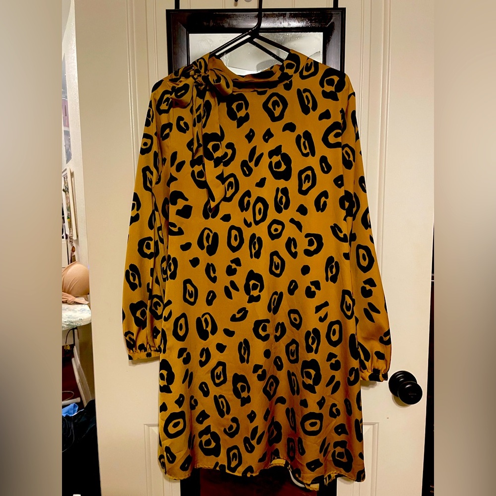 Size Large, Cheetah print dress, Who What Wear, LS w gathered bell sleeve